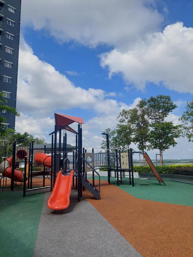 Klia Travel - 3r 2b - Wifi & Netflix Apartment *