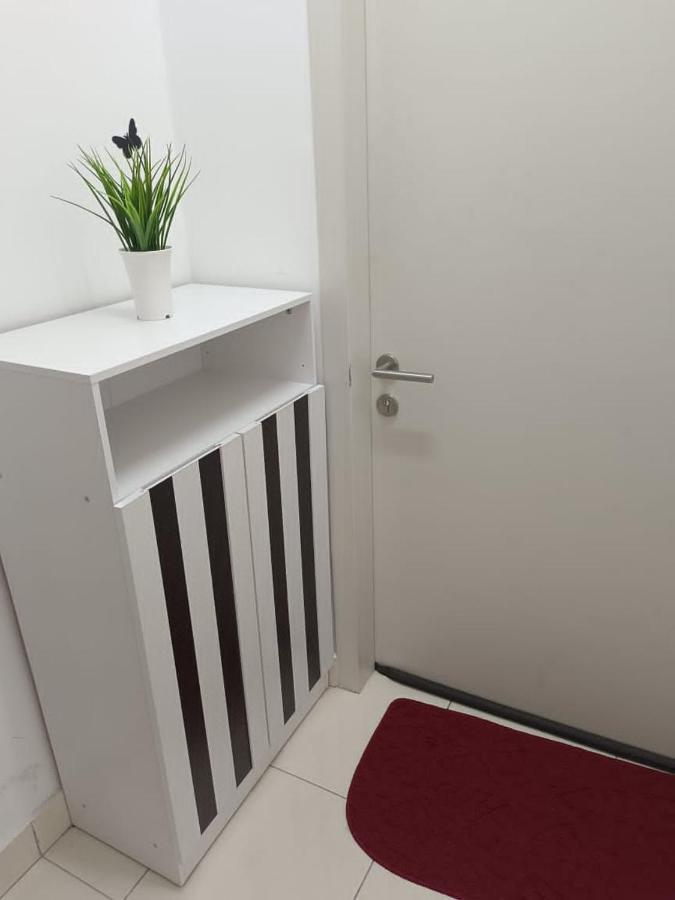 Apartment Klia Travel - 3r 2b - Wifi & Netflix *