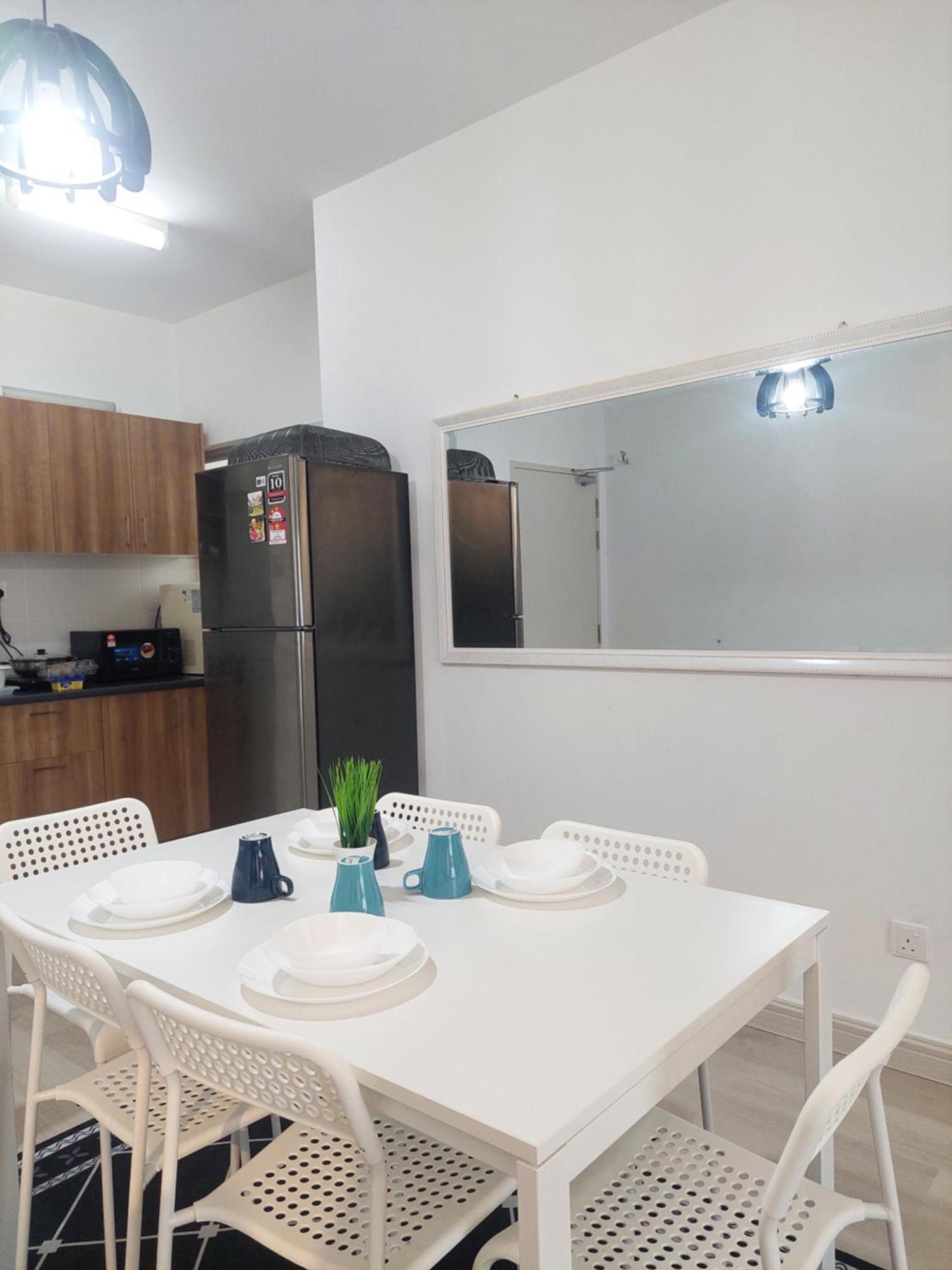 Apartment Klia Travel - 3r 2b - Wifi & Netflix *