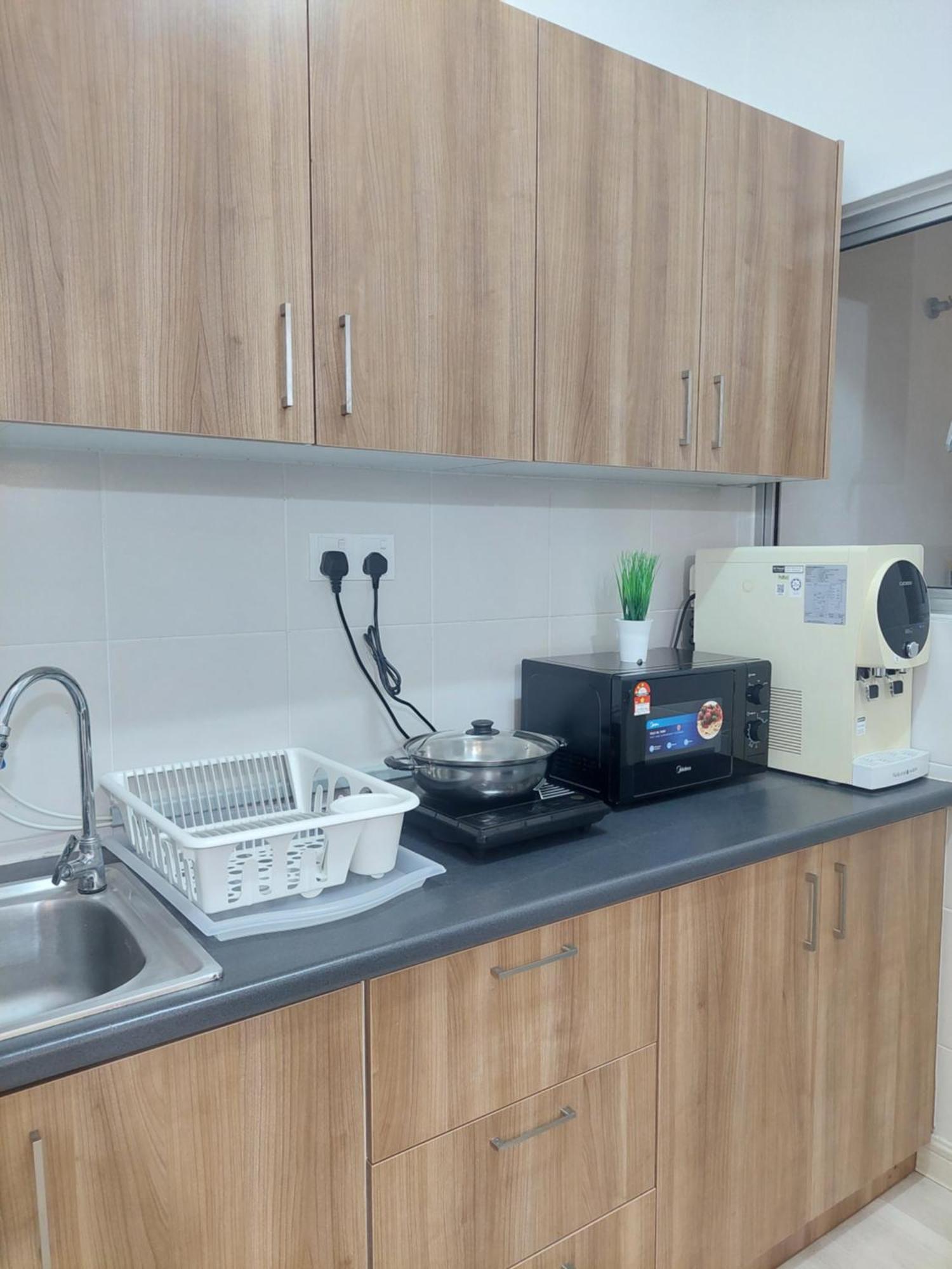 Klia Travel - 3r 2b - Wifi & Netflix Apartment