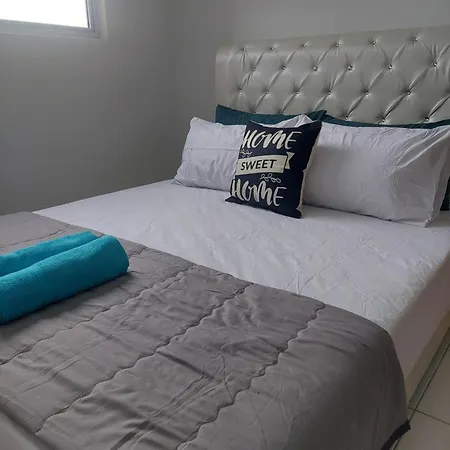 Klia Travel Homestay - 3R 2B - Wifi & Netflix Sepang Exterior photo